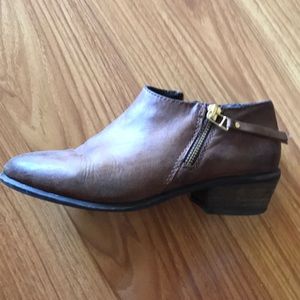Steve Madden Brown booties